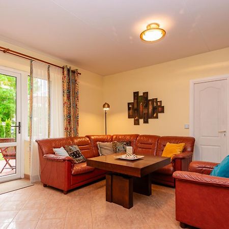 Family Inn Cottage With Terrace Palanga Exterior photo