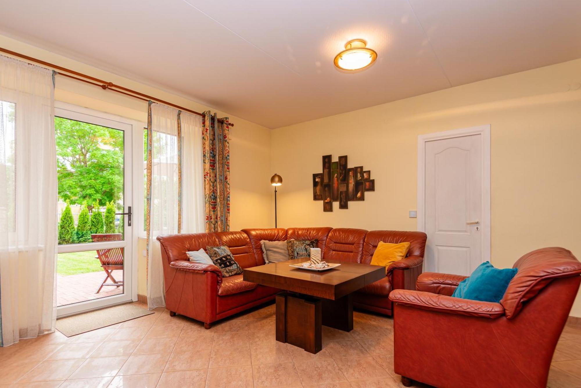 Family Inn Cottage With Terrace Palanga Exterior photo