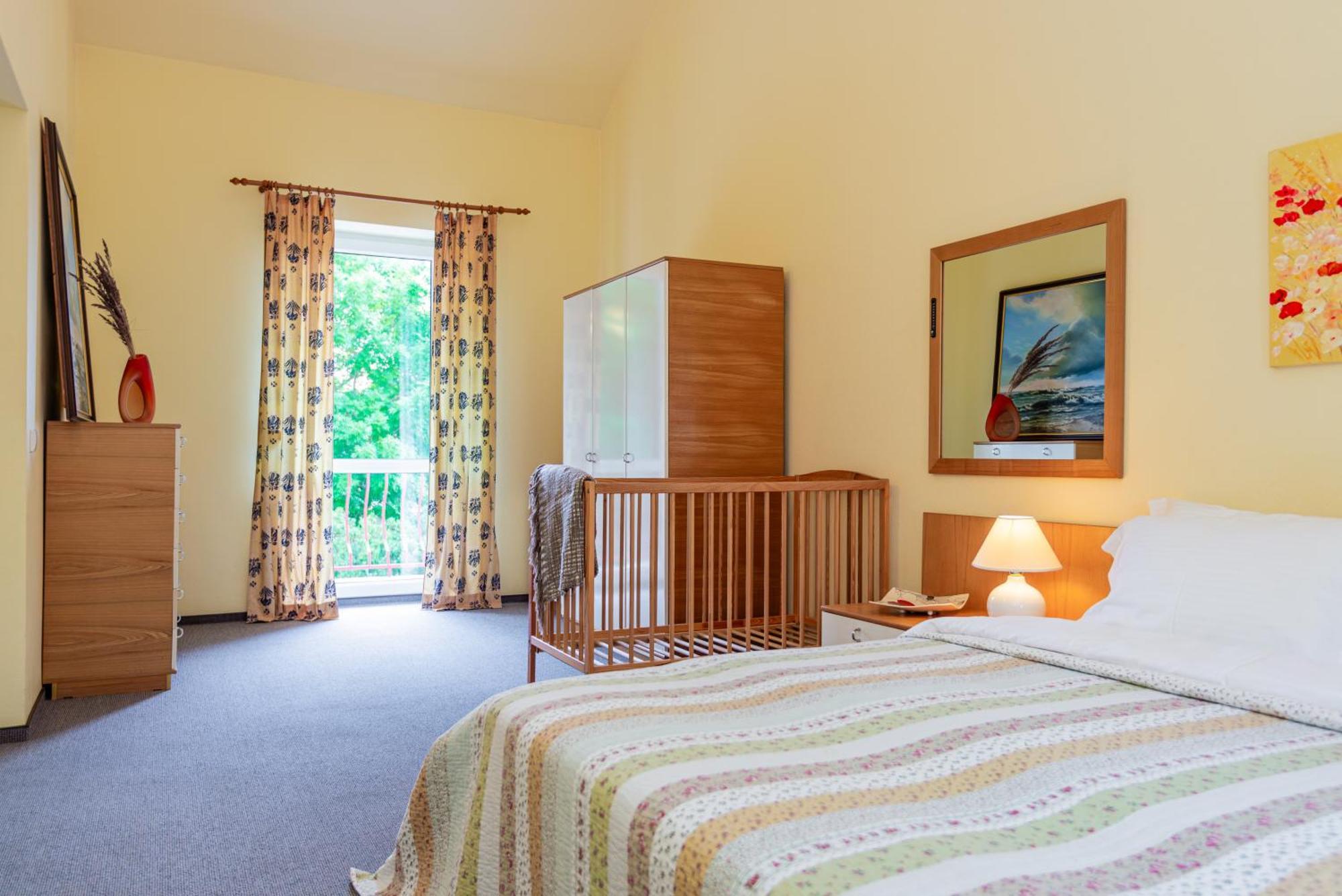 Family Inn Cottage With Terrace Palanga Exterior photo